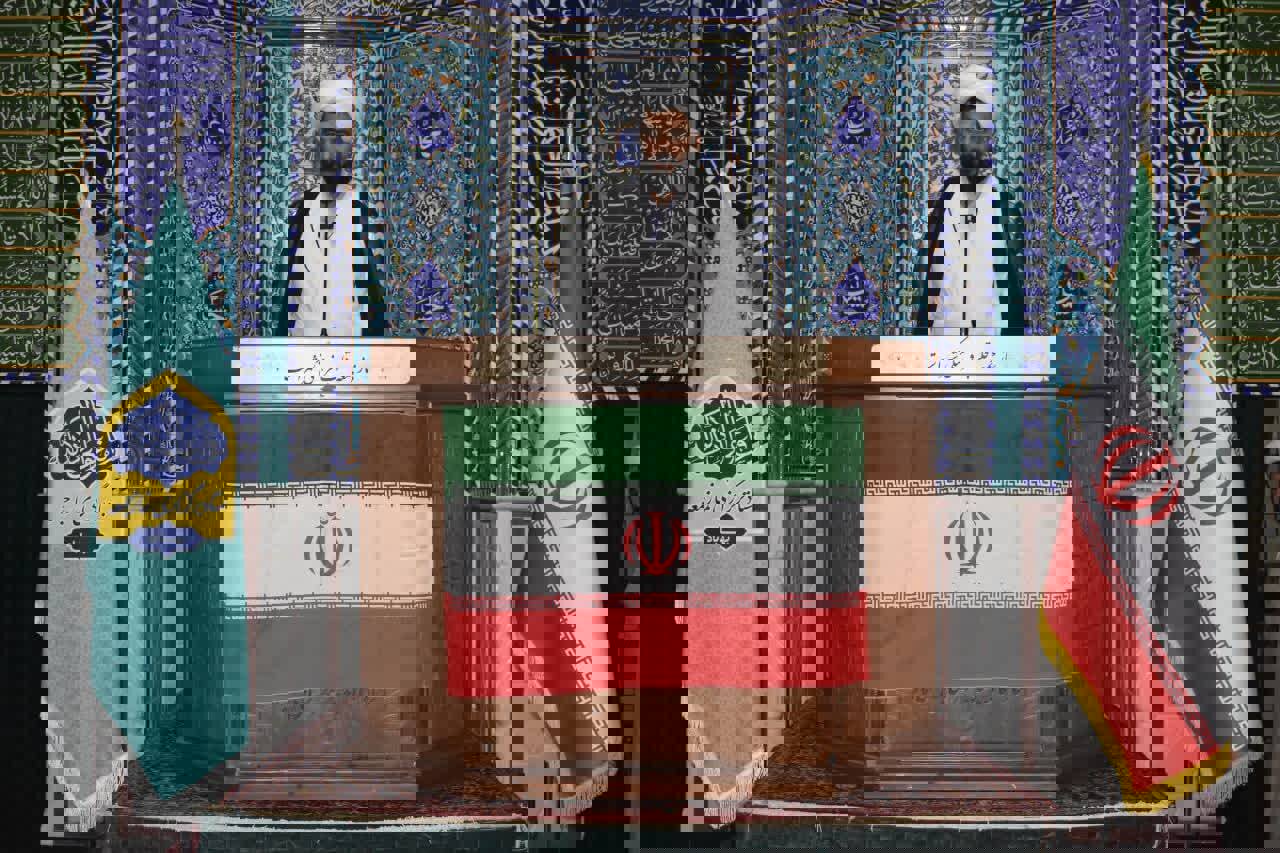 امام جمعه بهاباد: منافع آمریکا در منطقه در تیررس پاسخ قاطع ایران است