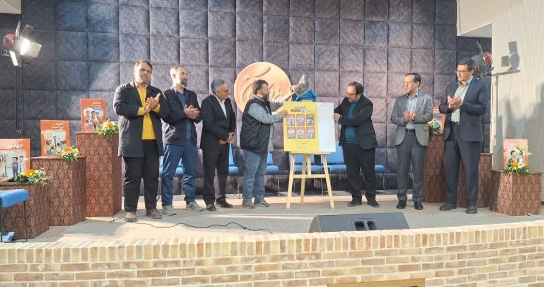 رونمایی از مجموعه شش‌جلدی «طلاش کن» در یزد