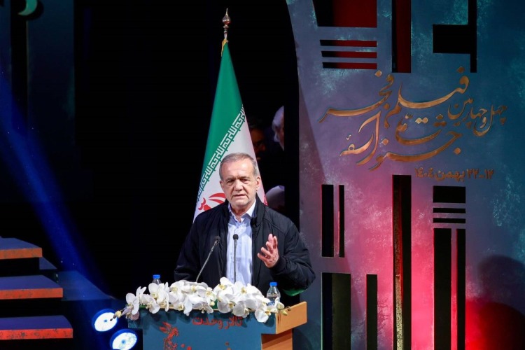 پزشکیان: قدردان ایستادگی هنرمندان برای حفظ امید و همبستگی هستم