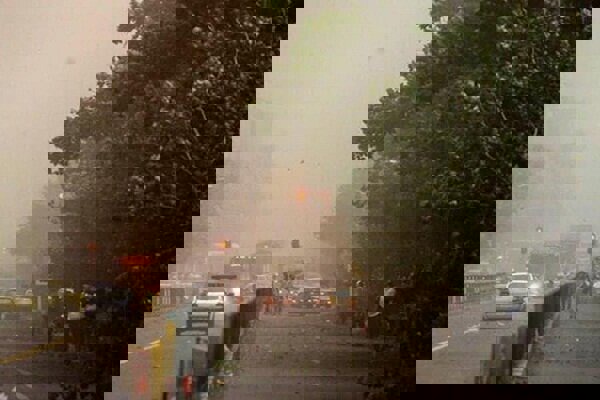 هوای یزد طوفانی می‌شود