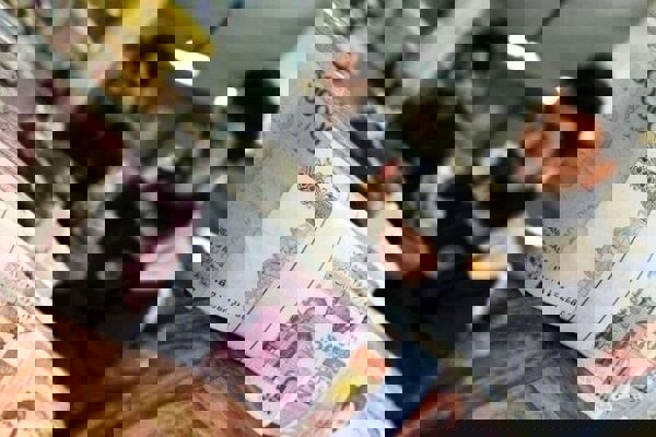 عربی: ۱۸۹ هنرمند صنایع‌دستی یزد برای دریافت تسهیلات حمایتی معرفی شدند