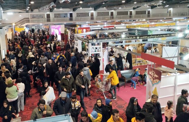 آغاز به کار نمایشگاه بهاره در یزد