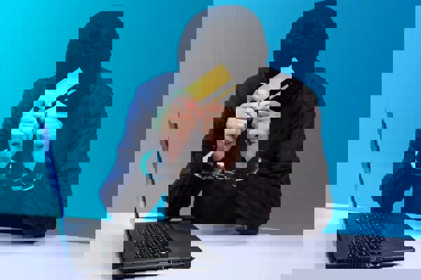 بازگشت ۲۱۰ میلیون تومان به حساب شاکی در ابرکوه