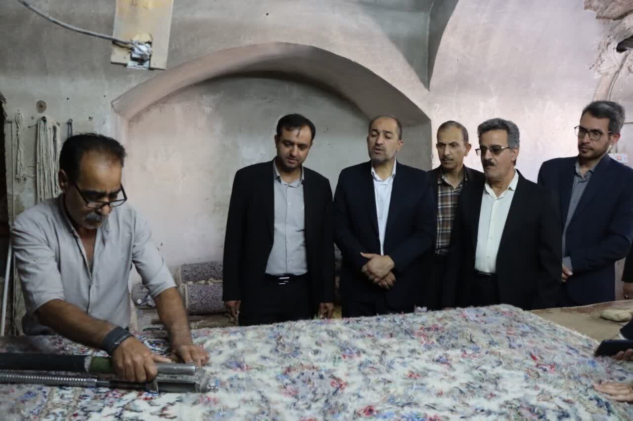 فرش دستباف یزد؛ شناسنامه فرهنگی و اولویت اصلی اشتغال‌زایی استان است