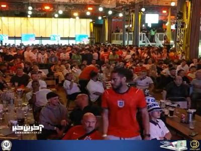 خوشحالی انگلیسی ها پس از دبل هری کین در یک رستوران در منچستر
