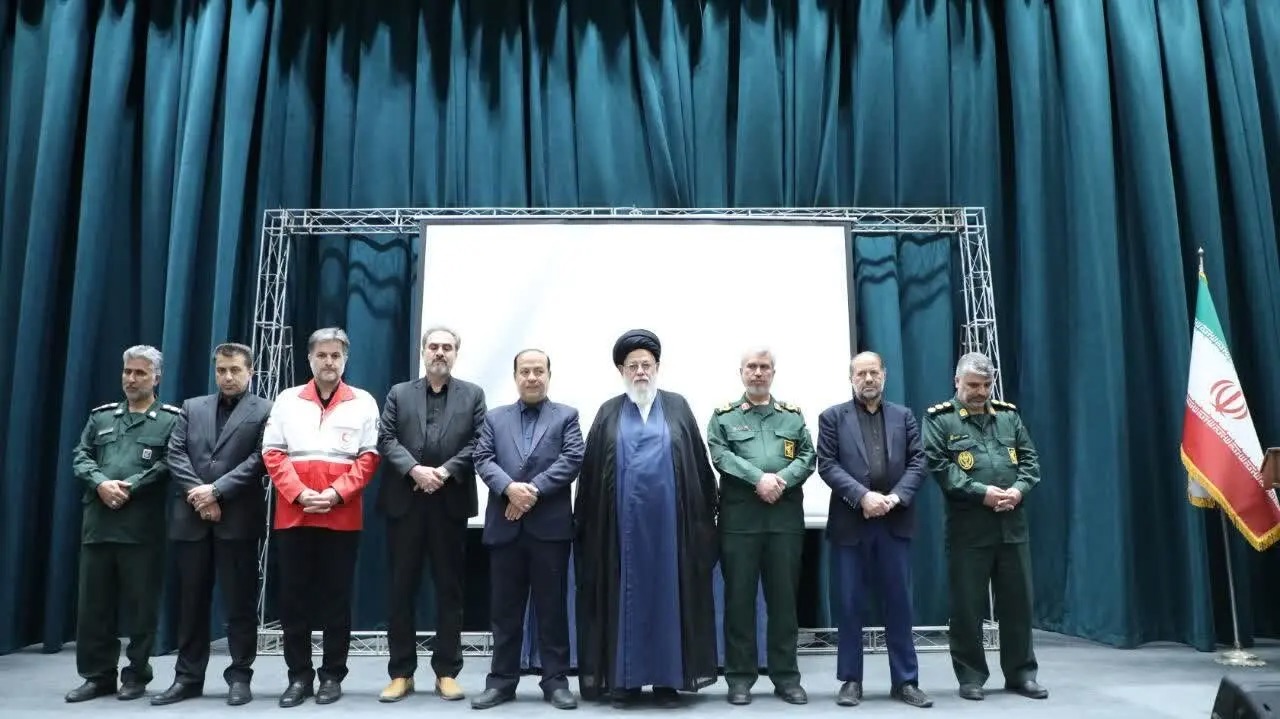 📸 ادای احترام محمدعلی شاه‌حسینی به خادمان موکب‌ها