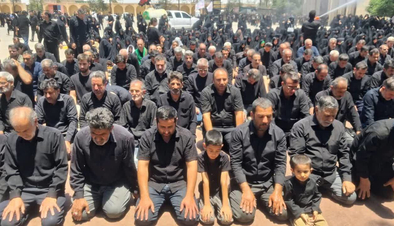 نماز ظهر عاشورا در ۳۰۰ نقطه استان یزد برگزار شد