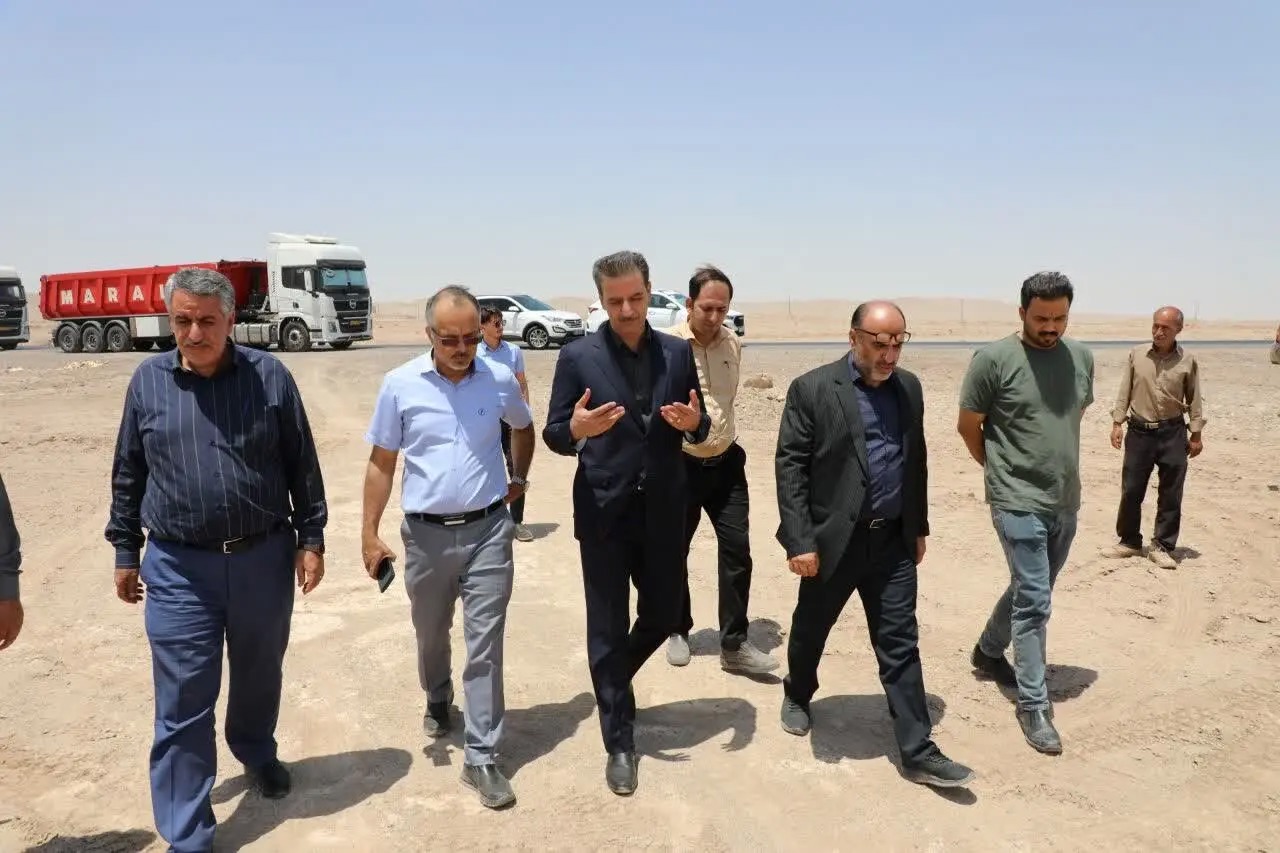 ماشین‌آلات راه‌سازی در آزادراه اردکان-مهریز مستقر شدند