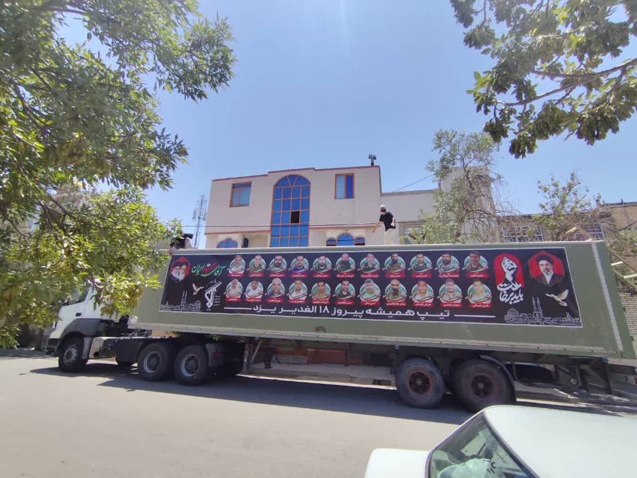 میزبانی جهادی یزدی‌ها از ۶ هزار زائر در مشهد در آستانه تشییع رهبر شهید
