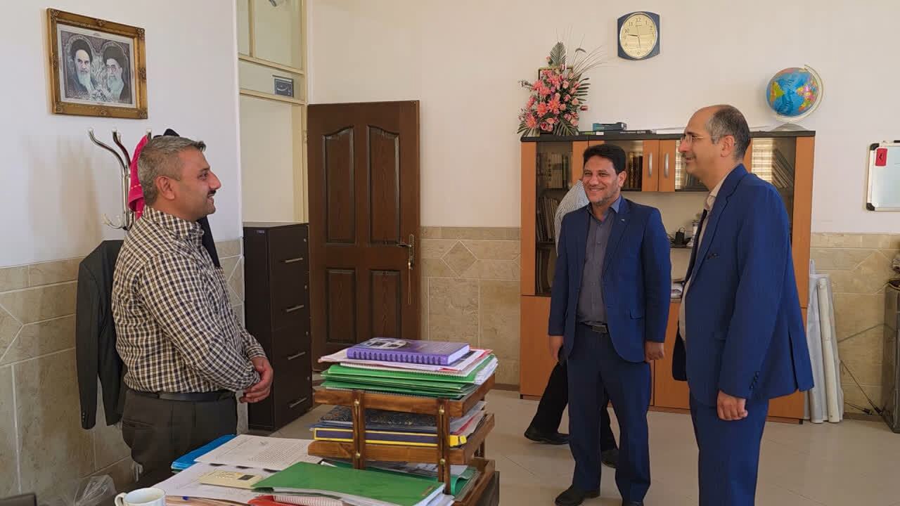 بازدید سرزده فرماندار میبد از شهرداری بفروئیه و راهداری
