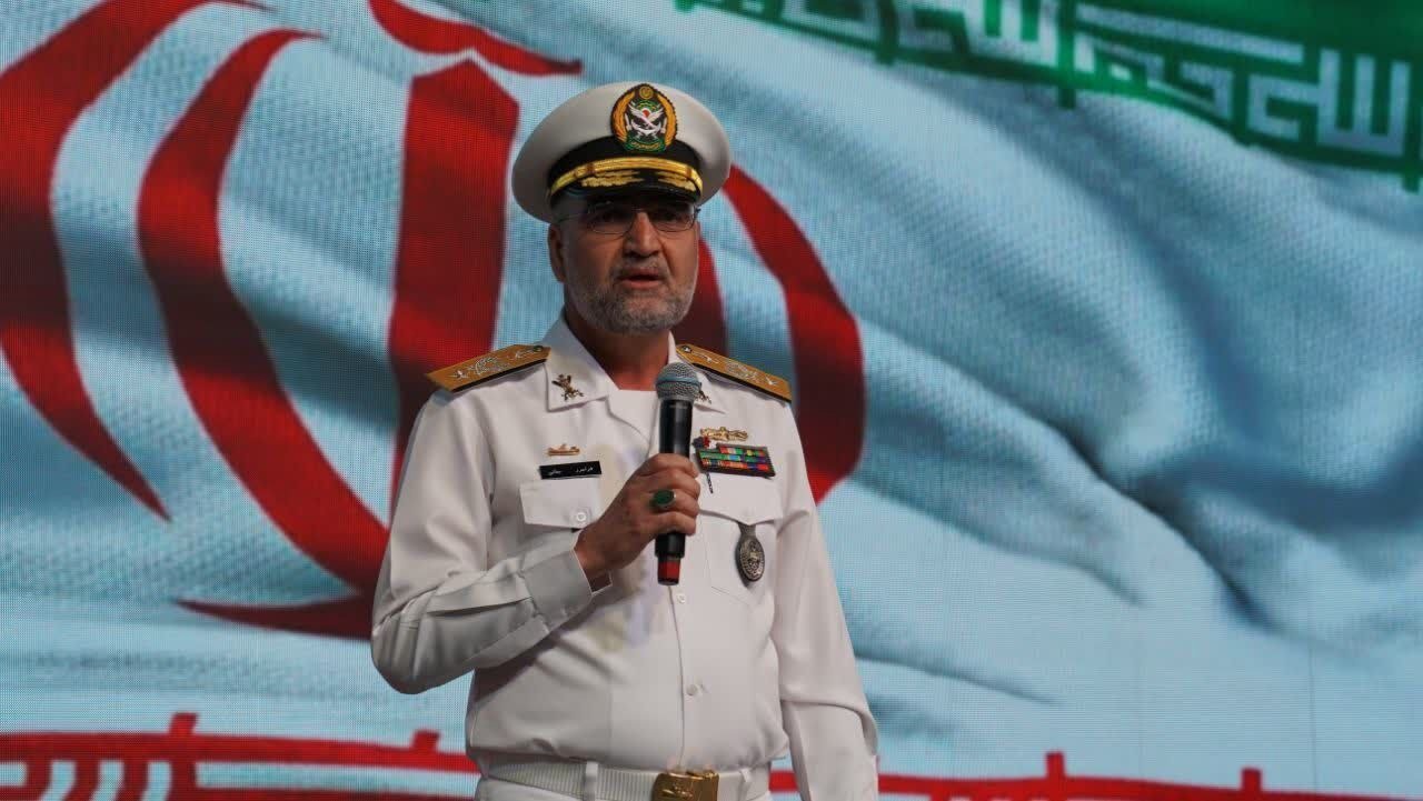 دریادار بمانی: نداجا با قدرت راه شهدا را ادامه می‌دهد