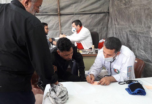 خدمت‌رسانی شبانه‌روزی کادر درمان یزد به زائران اربعین در کربلای معلی