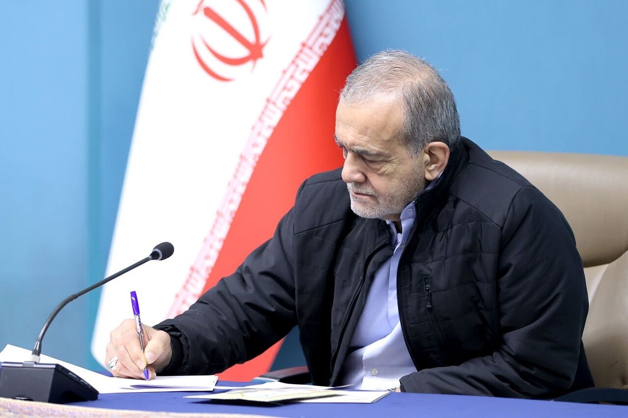 پزشکیان: تلاش مسئولان در حافظه تاریخی مردم ماندگار خواهد شد