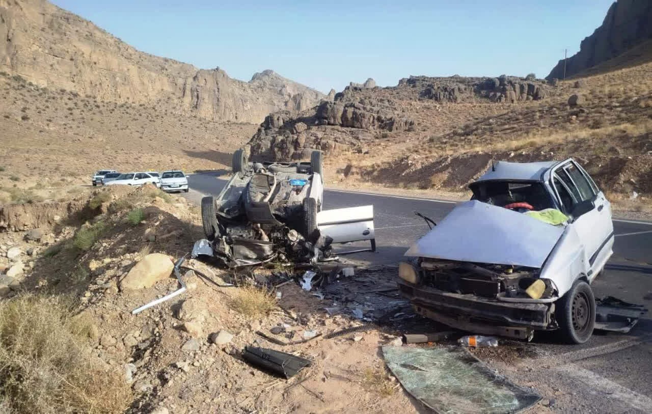 تصادف دو خودرو سواری در محور مهریز-تنگ‌چنار؛ سه نفر جان باختند