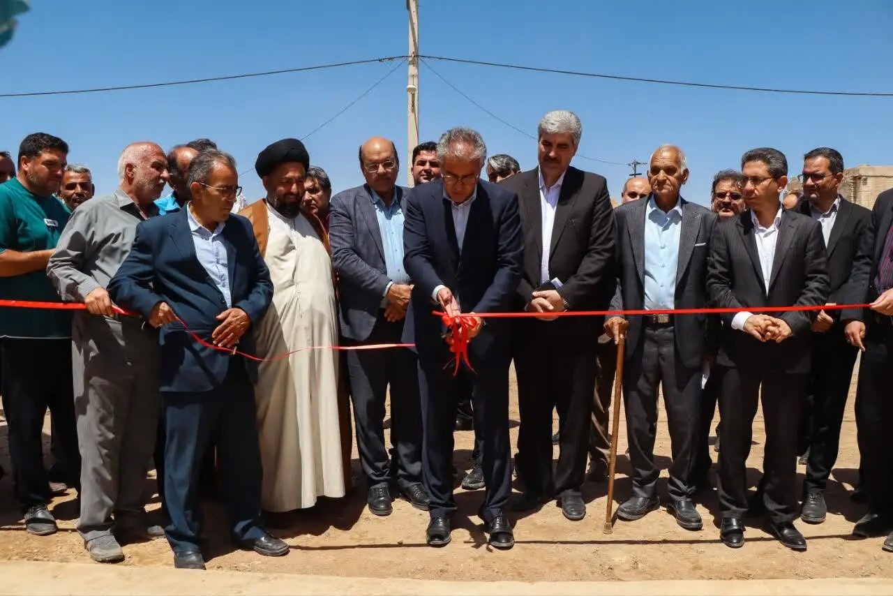 گشایش واحد صنعتی پرورش گاو شیری در شهرستان زارچ با حضور معاون استاندار یزد