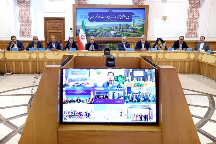 پزشکیان: ایران را آباد و سربلند خواهیم کرد
