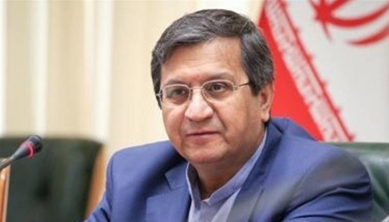 همتی: بانک مرکزی به‌موقع و با قدرت در بازار ارز مداخله می کند