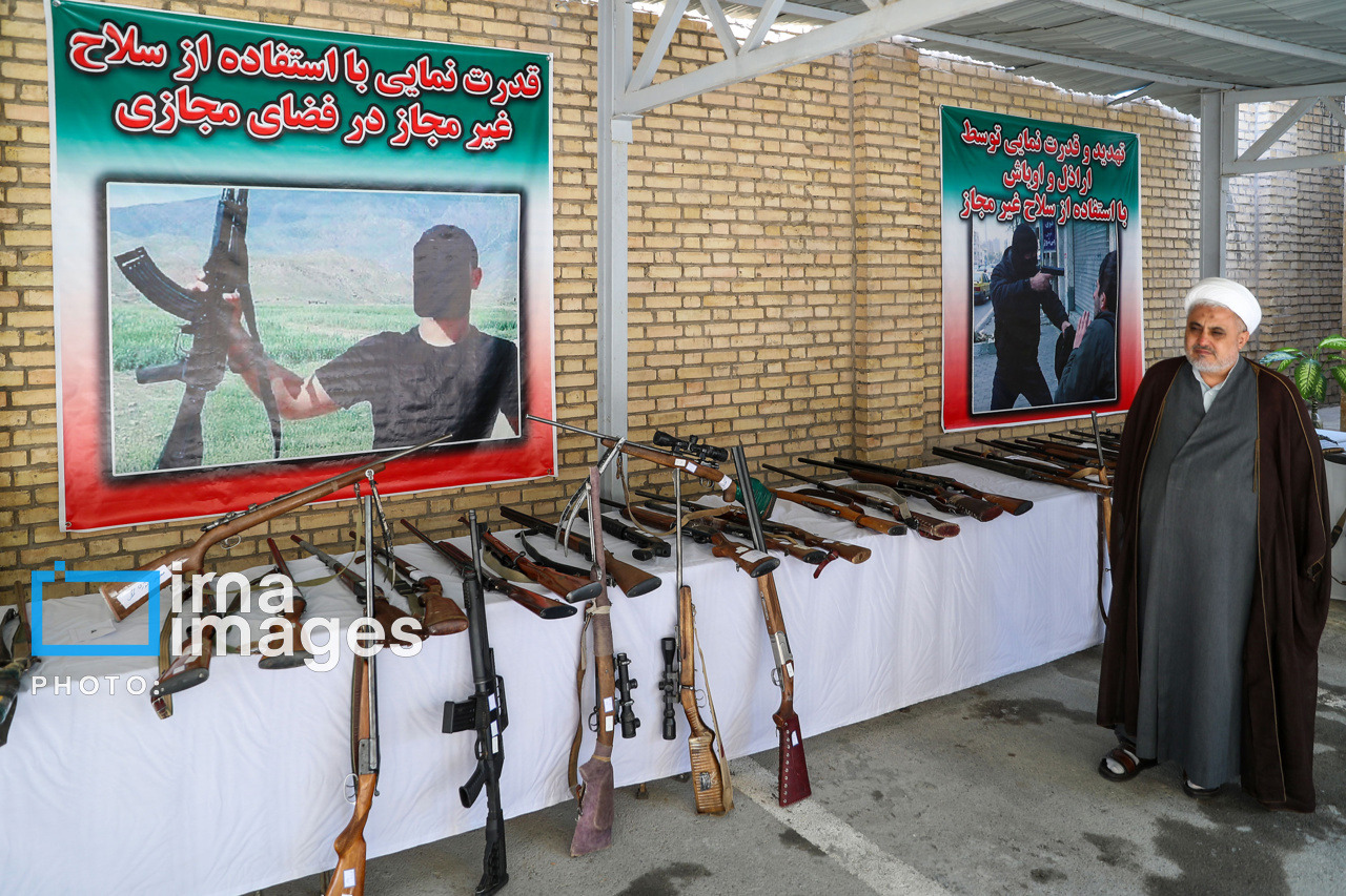 نمایشگاه کشفیات انواع سلاح و مهمات در مشهد