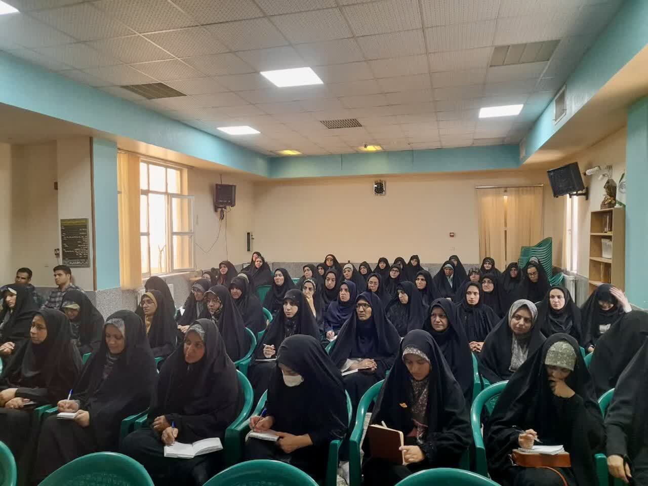 کارگاه دو روزه توانمندسازی مربیان، قاریان و حافظان قرآن کریم در مهریز