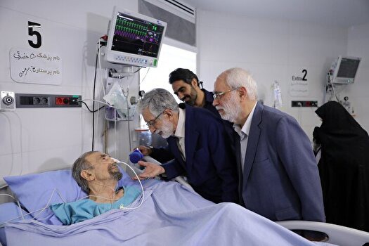عیادت نمایندگان رهبر انقلاب از موسوی گرمارودی چهره ماندگار شعر و ادبیات