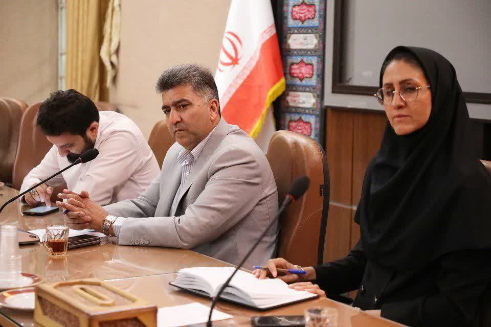 سالمندی در کانون توجه کارگروه فرهنگی و اجتماعی اشکذر؛ از مناسب‌سازی اماکن تا حمایت‌های ویژه