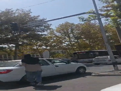 تصادف جزئی در مشهد که منجر به درگیری نسبتاً شدید شد!