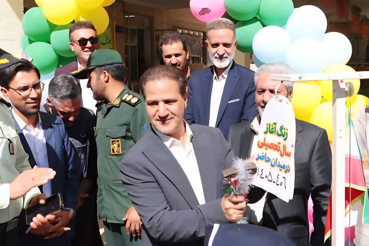 زنگ «مهر و مقاومت» در مدارس بهاباد نواخته شد