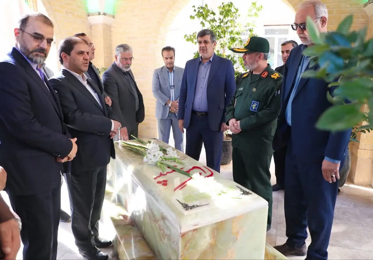 تجدید میثاق مدیران استان یزد با آرمان‌های شهدا در جوار مزار شهید گمنام