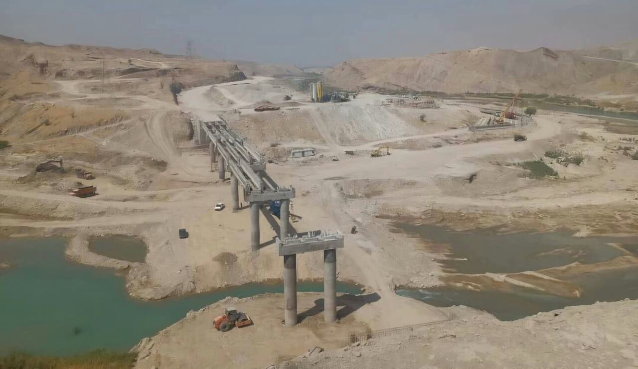 تیرگذاری پل ۱۸۰ متری بزرگراه کنارتخته – دالکی آغاز شد