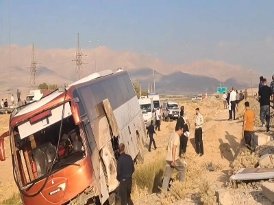 ۱۷ مصدوم بر اثر واژگونی اتوبوس در محور دورود–ازنا لرستان