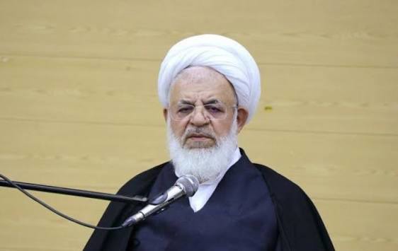 تأکید امام جمعه یزد بر تقویت هویت دینی و قرآنی دانش‌آموزان