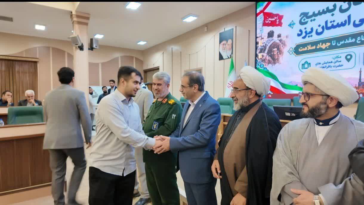 تجلیل از پزشکان و پرستاران جهادگر سلامت در یزد