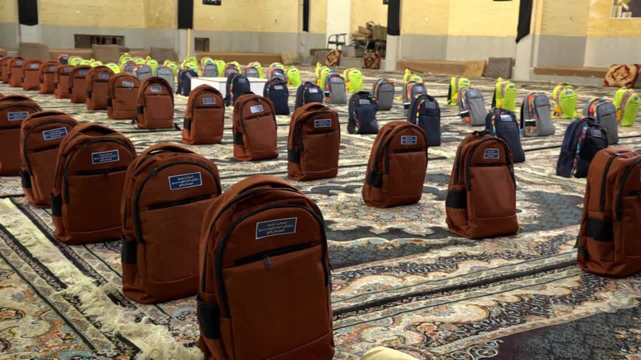 توزیع ۹۰ بسته لوازم‌التحریر میان دانش‌آموزان کم‌برخوردار بافق