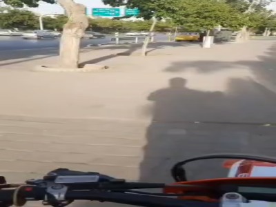 حرکت عجیب یک موتورسوار در مشهد