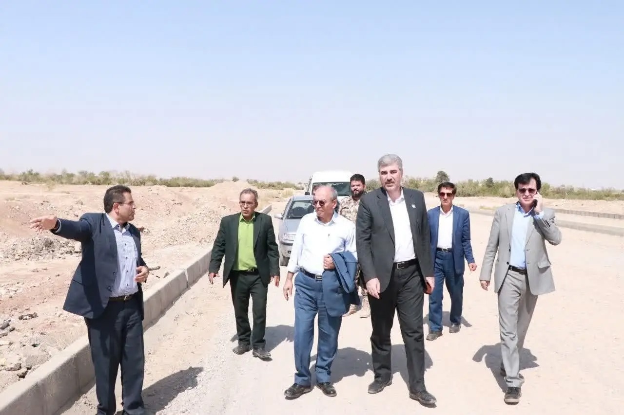 بررسی گزینه‌های استقرار مجتمع ادارات شهرستان زارچ با رویکرد کاهش هزینه‌ها