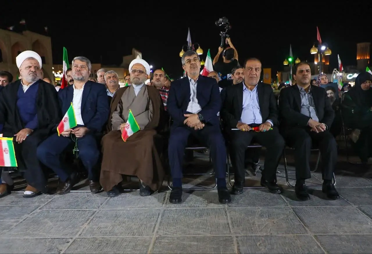 📸کارمندان یزد به میدان آمدند