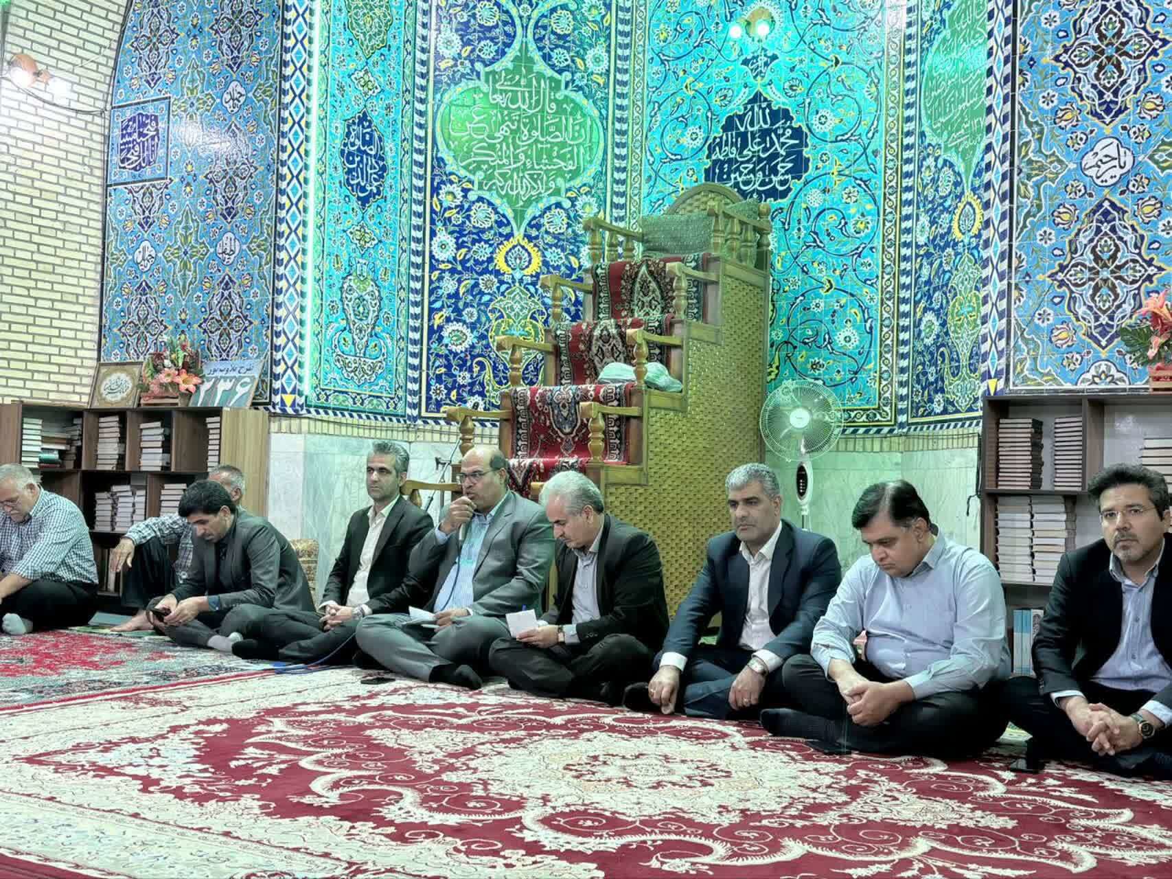 میز خدمت مسئولان در مسجد ولی‌عصر مهریز