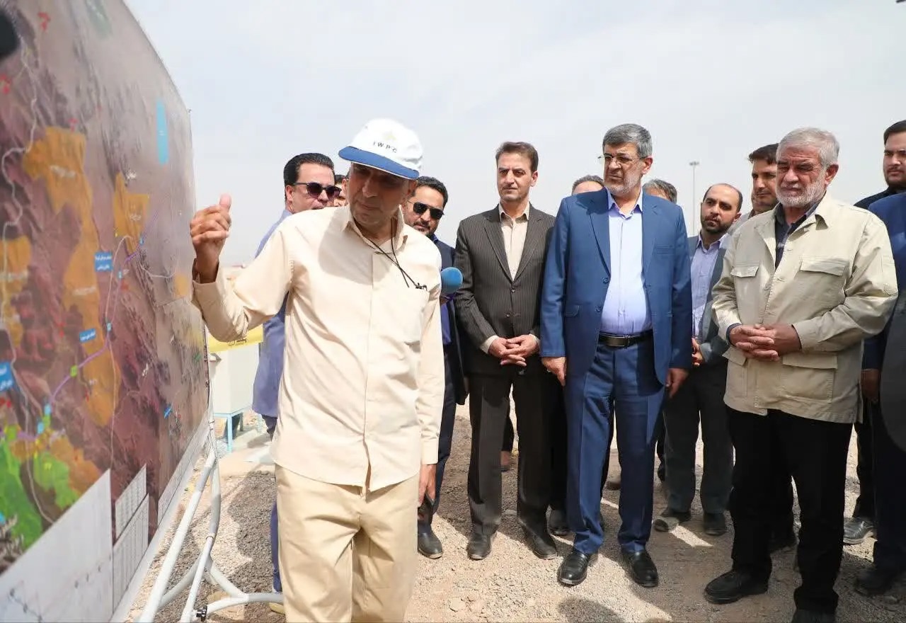 بررسی موانع اجرایی خط دوم انتقال آب به یزد در بازدید میدانی استاندار