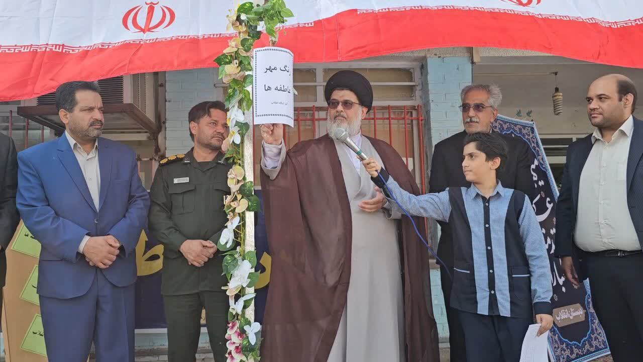 نواخته شدن زنگ عاطفه‌ها در مدارس بافق