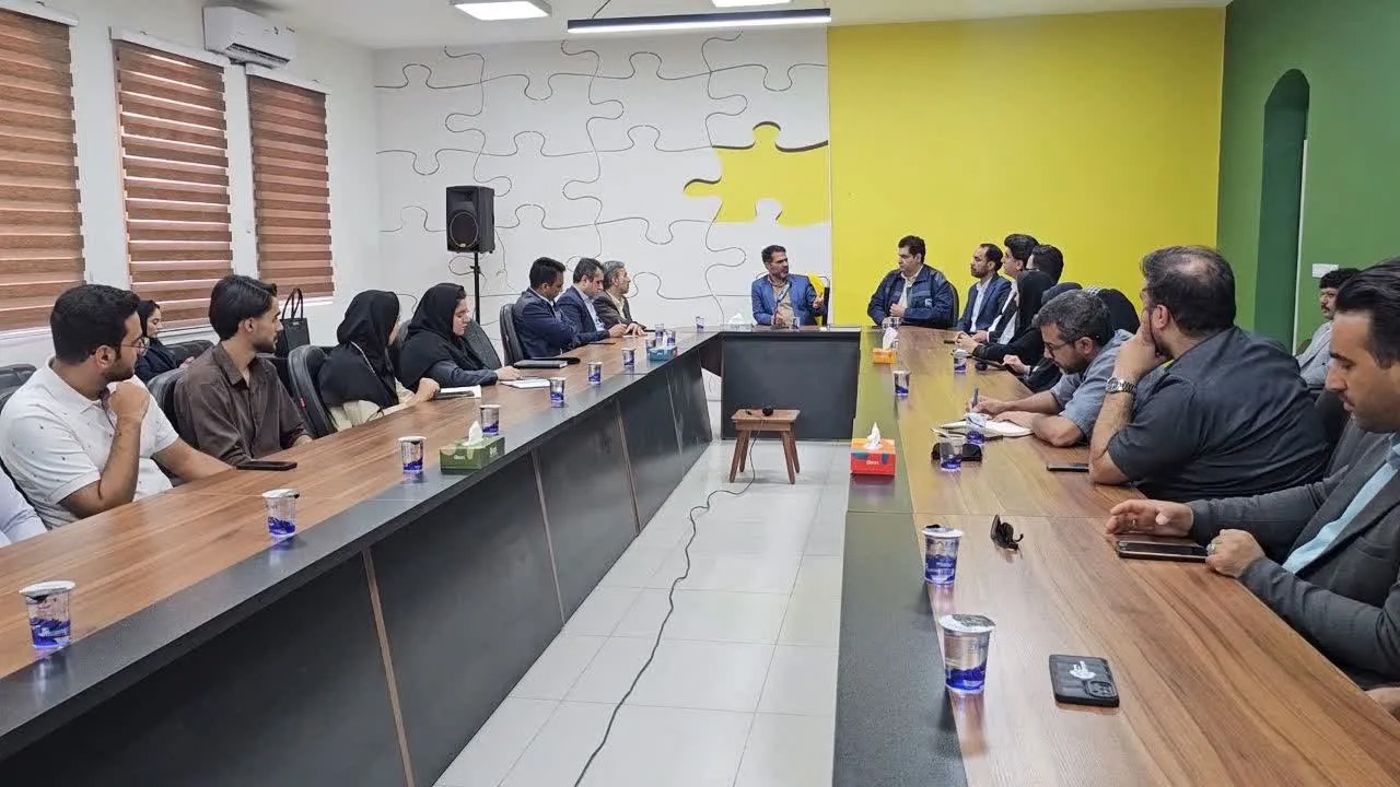 نشست هم‌اندیشی نخبگان بافق با تشریح حمایت‌های بنیاد نخبگان برگزار شد
