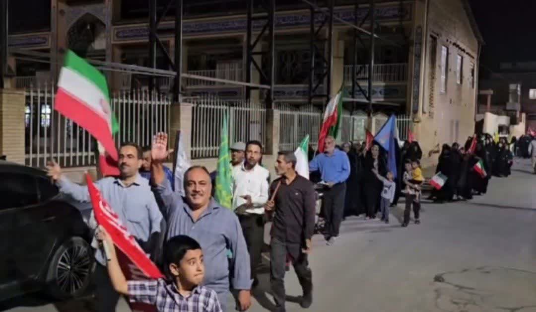 پیاده‌روی مردمی و اهتزاز پرچم مقدس ایران تا گلزار شهدای گردفرامرز برگزار شد