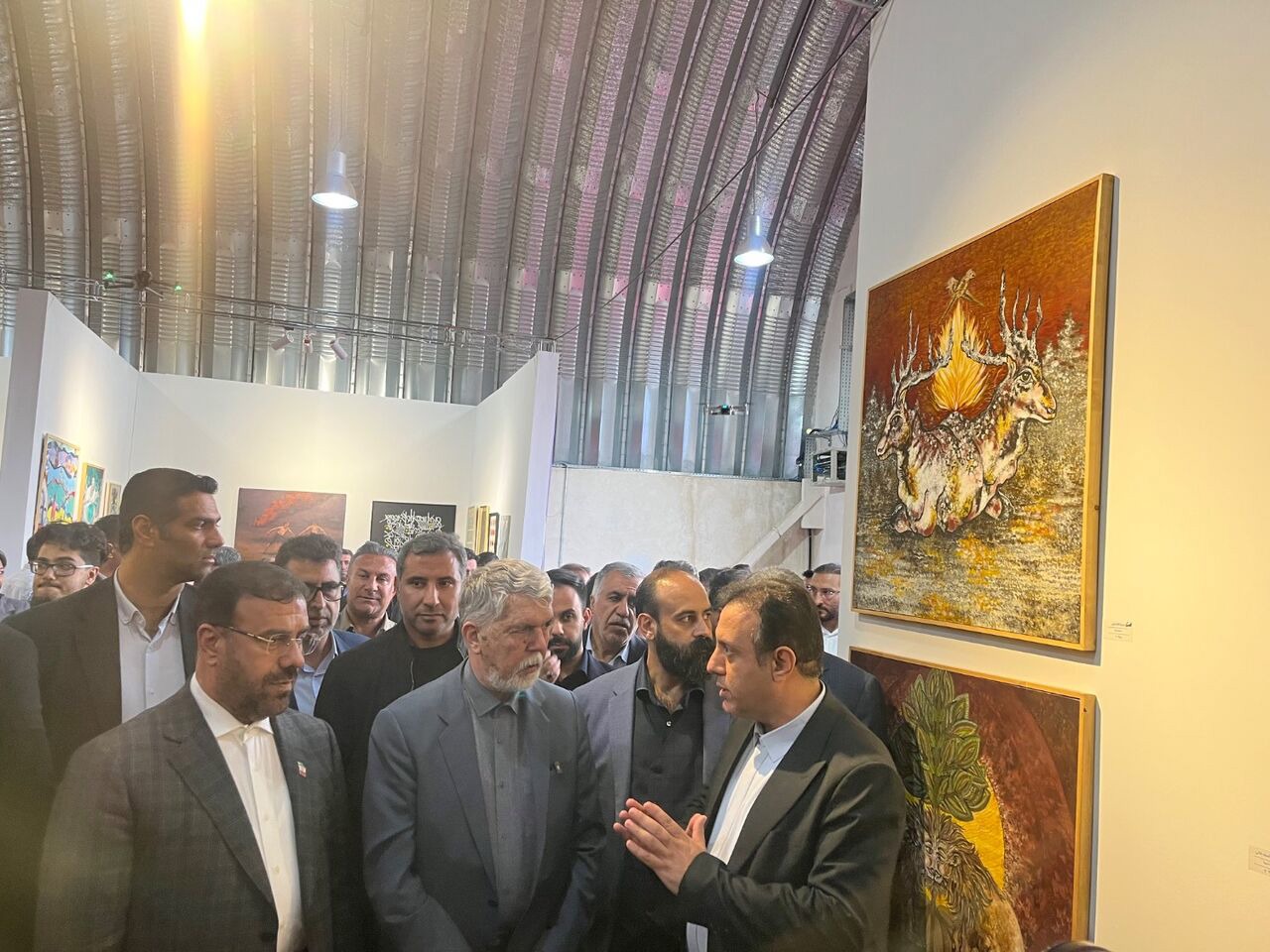 وزیر فرهنگ و ارشاد اسلامی از نمایشگاه آرت اکسپو شیراز بازدید کرد