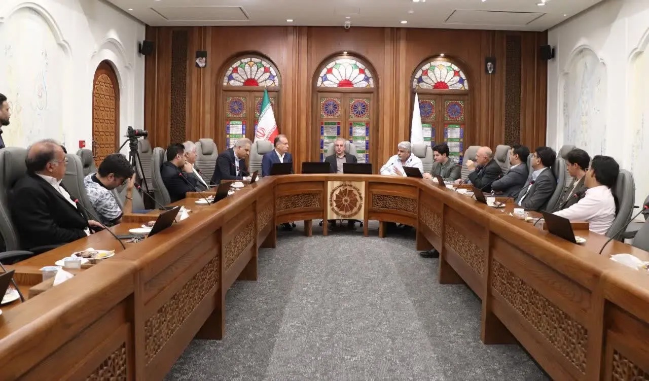 بررسی توسعه شبکه ریلی گردشگری و رفع موانع هتل‌داران در استانداری یزد