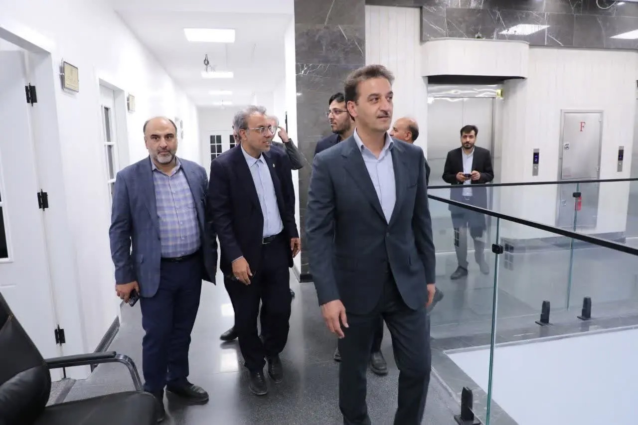 بازدید معاون عمرانی استاندار یزد از ساختمان جدید کانون وکلای دادگستری
