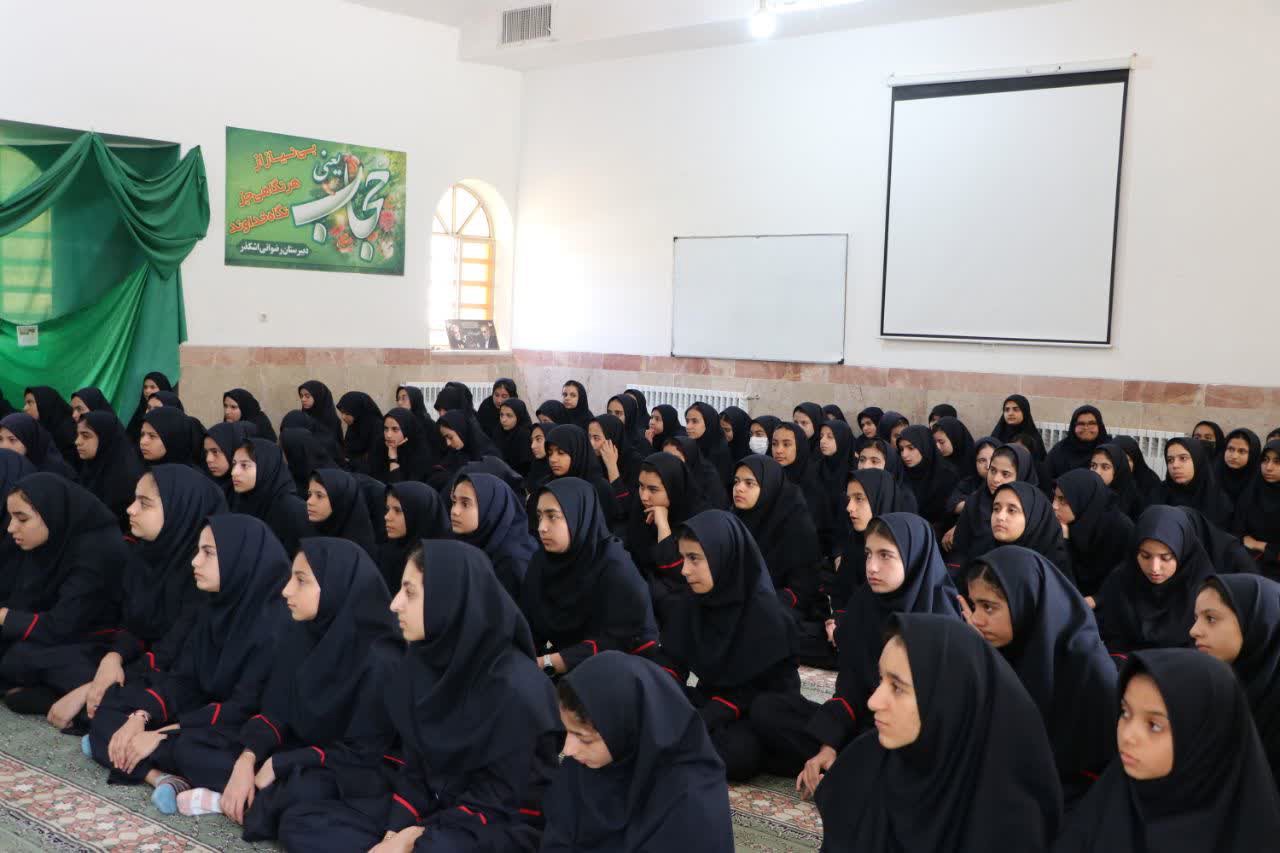 آغاز طرح «هر دانش‌آموز یک مهارت» در دبیرستان رضوانی اشکذر؛ گامی برای توانمندسازی دانش‌آموزان