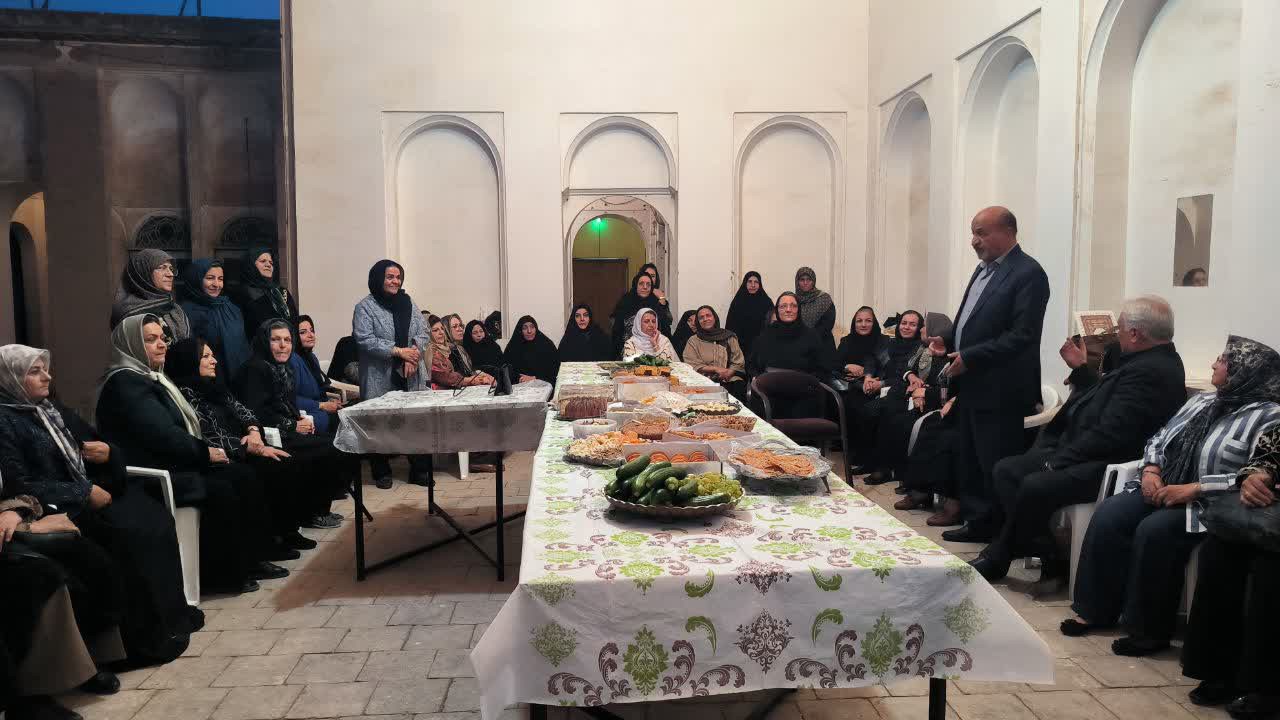 دیدار دوباره دانش‌آموزان و دبیران مدرسه استقلال یزد پس از ۴۰ سال