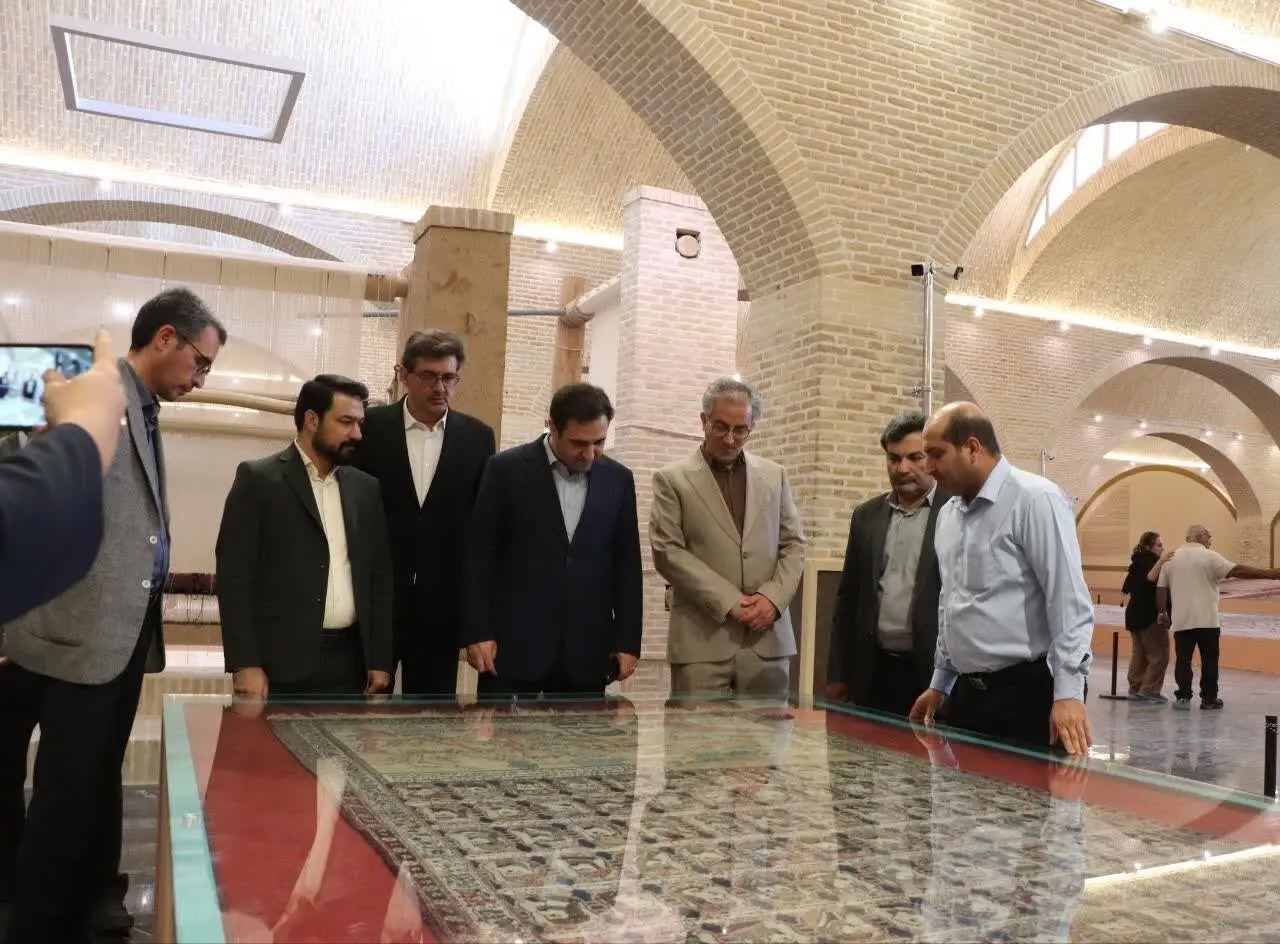 ارزیابی ظرفیت‌های گردشگری موزه تار و پود یزد در بازدید مقامات ملی و استانی