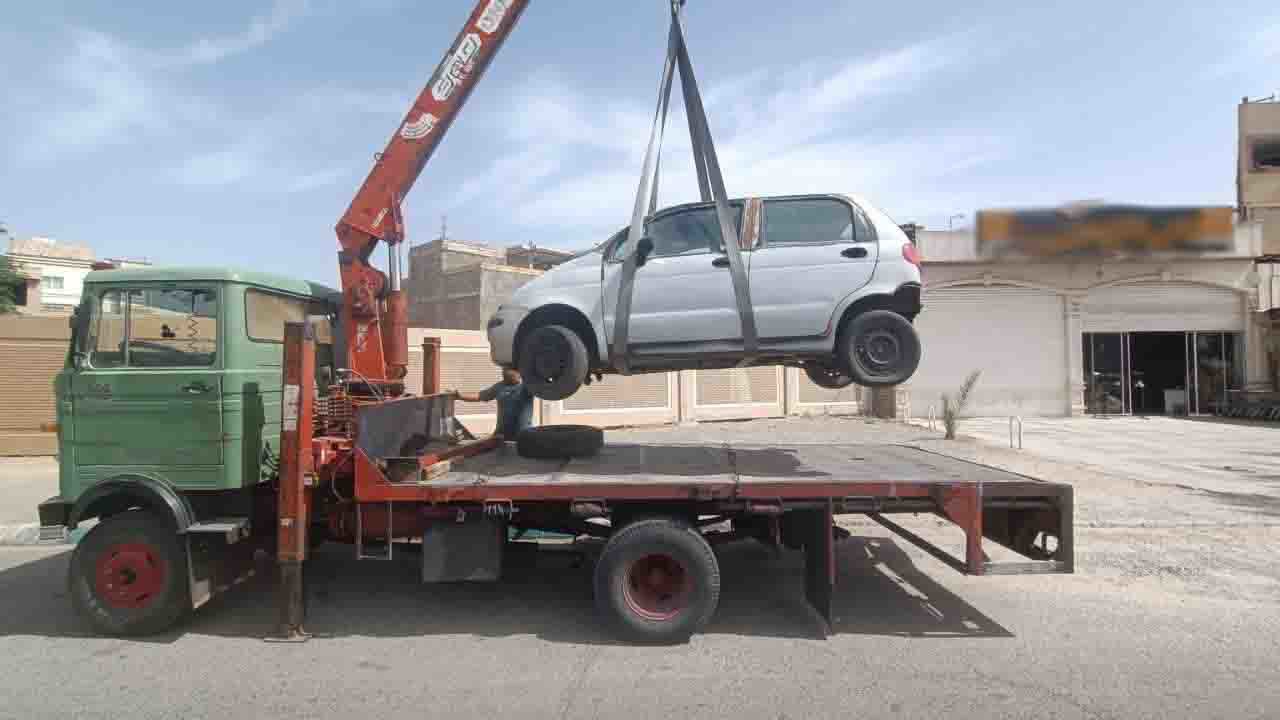 جمع‌آوری ۶۵ دستگاه خودروی فرسوده رهاشده در معابر شهر یزد
