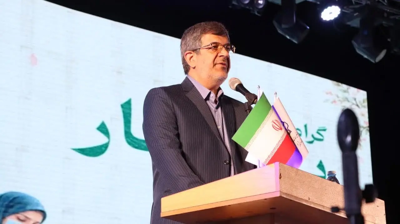 پرستاران با فداکاری و ایثارگری، مشتاقانه به مردم خدمت می‌کنند