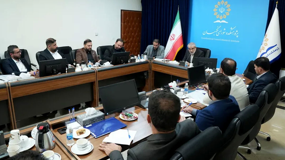 جمهوری اسلامی، نظام مبتنی بر پایه‌های دینی و مشارکت مردم